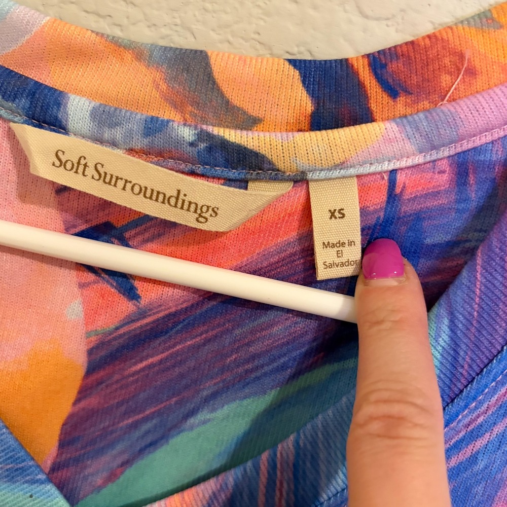 Soft Surroundings Floral Bright V-Neck 3/4 Sleeve Top XS - Picture 3 of 4